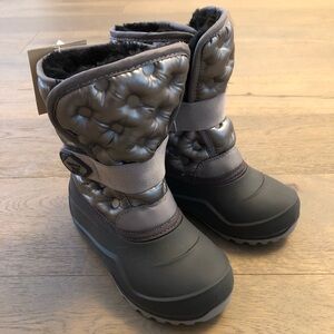 New Kamik Quilted Silver Winter Boots size 11 / 12T